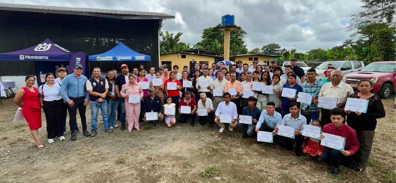 Se gradúan los primeros productores de la Escuela de Campo de plátano en secano gracias al Proyecto FIASA ESPAM